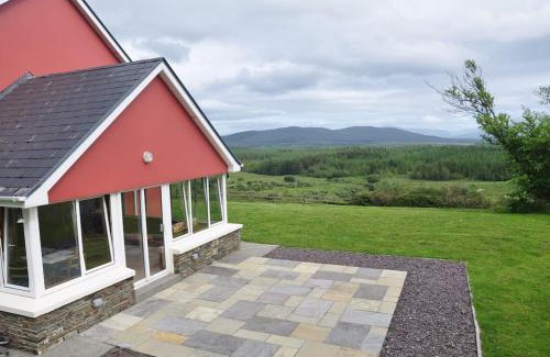 Sneem House | Experience Grace's Landing: 4-Star Pet-Friendly Escape