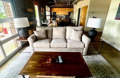 Cullman House | Grace's Retreat: Family-Friendly Escape with Lake Views