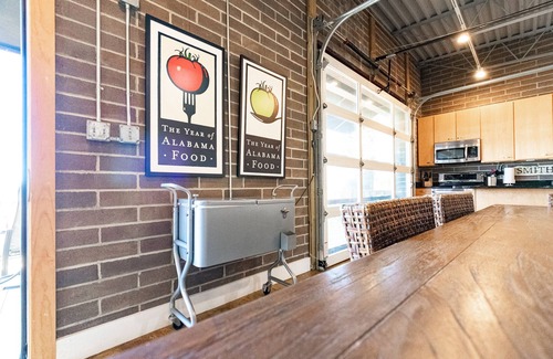Cullman House | Grace's Retreat: Family-Friendly Escape with Lake Views