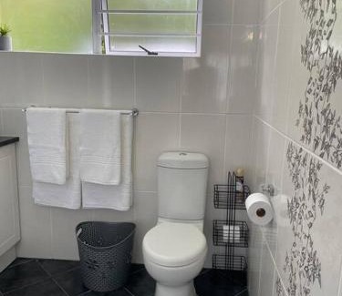 Grahamstown House | Graceful Getaway: Pet-Friendly Retreat with 10/10 Rating