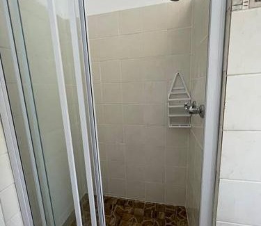 Grahamstown House | Graceful Getaway: Pet-Friendly Retreat with 10/10 Rating