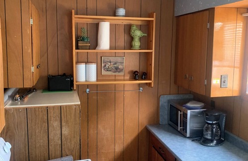 Lavigne Cottage | Charming Graceland Cottages Flamingo #4: Lakefront Retreat