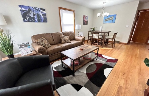 Racine House | Graceland: Guest Rated 10/10, Family-Friendly Amenities