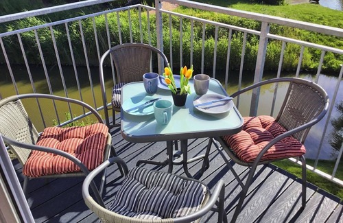 Greetsiel Apartment | GrachtenGlück - Perfect Family Retreat with Prime Amenities