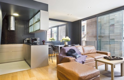 la Vila de Gracia Apartment | Gràcia: Inviting Duplex with Shared Pool and Terrace