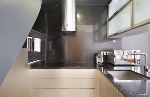la Vila de Gracia Apartment | Gràcia: Inviting Duplex with Shared Pool and Terrace