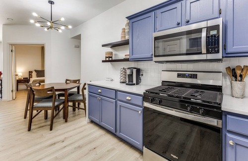 Cedar Park House | Gracie's Getaway-Newly Renovated with Pool Access!