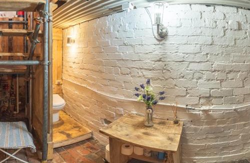 Abergele Other | Experience Gracie's Lodge at Woody's Glamping Retreat
