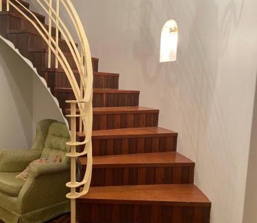 Gosford House | Elegant 1930s Art Deco House with Guest Rated 8.8/10