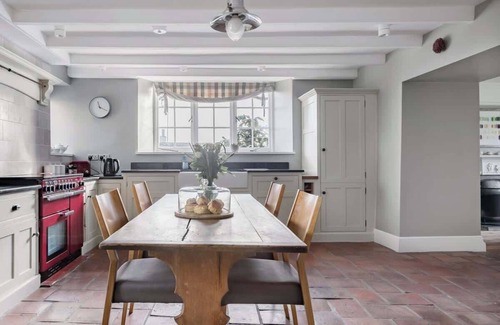 Perranuthnoe House | Inviting 4-Bedroom Beach House with Garden & Ocean Views