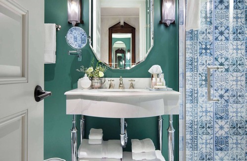 Downtown Hotel | Top-Rated Graduate New Haven: Spa, Dining & More!