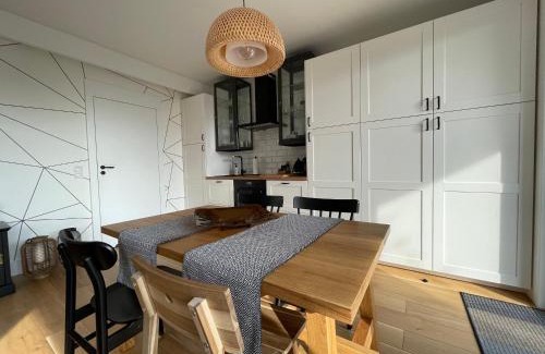 Mechelinki Apartment | Oceanfront Grafit: Family-Friendly Retreat with Great Ratings