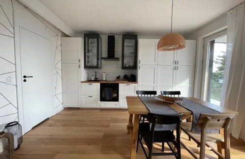 Mechelinki Apartment | Oceanfront Grafit: Family-Friendly Retreat with Great Ratings
