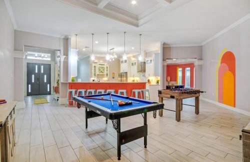 South Side House | Relax at Graford by AvantStay: Hot Tub & Mini Putt Fun