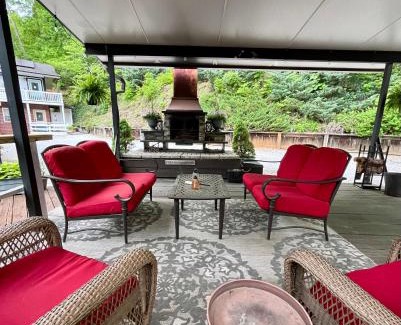 Lake Lure Bed & Breakfast | Grafton Lodge: Eco-Friendly Retreat with Ocean Views