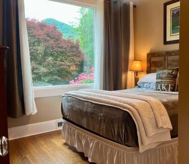 Lake Lure Bed & Breakfast | Grafton Lodge: Eco-Friendly Retreat with Ocean Views