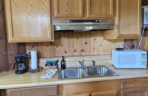Orange Prairie Cottage | Comfortable Grain Bin Cottage 10 with Family-Friendly Amenities