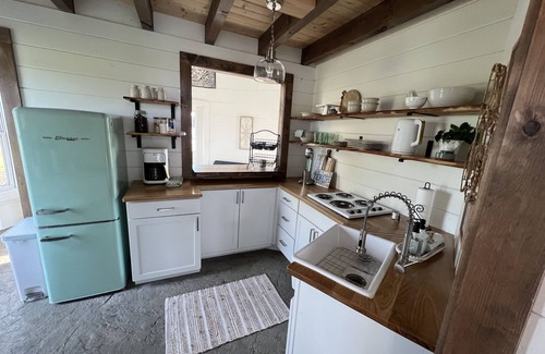 Red Boiling Springs Cottage | Top-Rated Grain Bin Farmhouse with Ocean View Loft