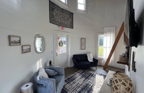 Red Boiling Springs Cottage | Top-Rated Grain Bin Farmhouse with Ocean View Loft