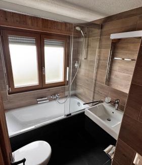 Verbier Apartment | Cozy Grain d'Or Studio 007 with Breakfast & Hot Tub