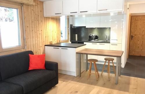 Verbier Apartment | Cozy Grain d'Or Studio 007 with Breakfast & Hot Tub