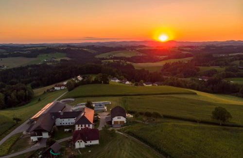 Niederwaldkirchen Apartment | Oceanfront Grainmeisterhof: Guest Rated 9.6/10