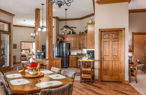 Compton House | Experience Gramakk's Sunset Retreat: Unforgettable Views Await