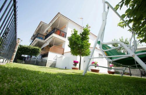 Paradhisos Apartment | Ocean View Gramatiki House: 9/10 Guest Rated Haven
