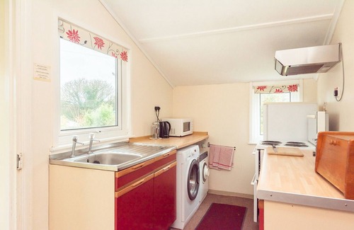 Newquay Cottage | Idyllic Gramerci Retreat in Countryside, Ocean View Bliss