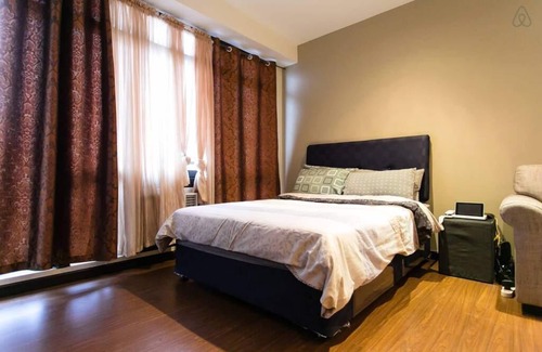 Downtown Apartment | Scenic Gramercy Residences with River View and Pool