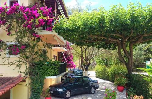 Episkopos Apartment | Grammatoula: Pet-Friendly Retreat with 9/10 Guest Ratings