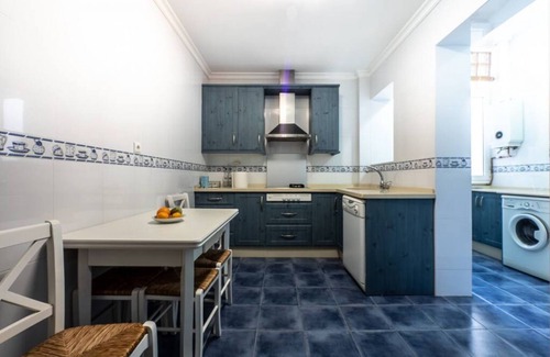 Cadiz Apartment | Convenient Gran Apartamento Avenida 57 with Spa & Breakfast