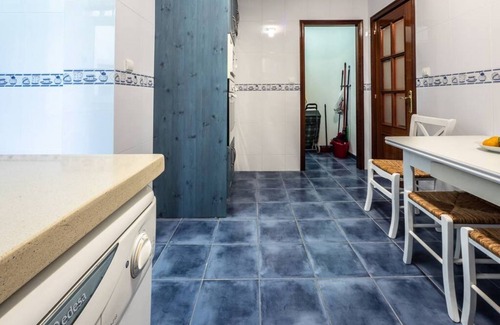 Cadiz Apartment | Convenient Gran Apartamento Avenida 57 with Spa & Breakfast