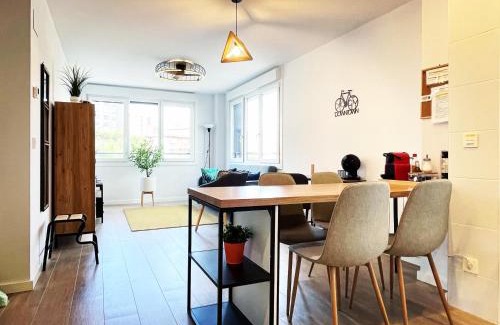 Barakaldo Apartment | Exceptional Gran Bilbao XI: Family-Friendly & Accessible Stay