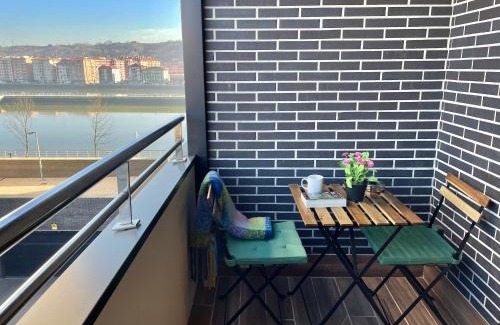 Barakaldo Apartment | Exceptional Gran Bilbao XI: Family-Friendly & Accessible Stay