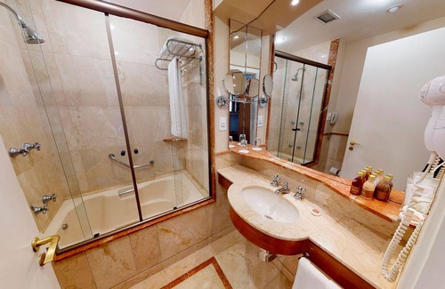 Brooklin Novo Hotel | Explore Gran Estanplaza Berrini: 5-Star Spa & Pool Retreat