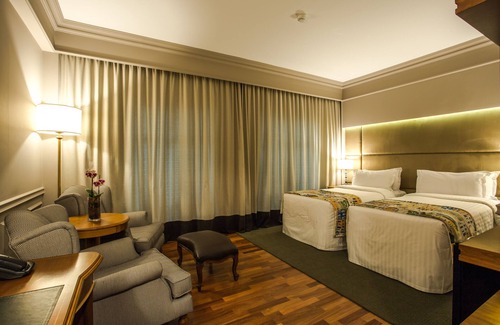 Brooklin Novo Hotel | Explore Gran Estanplaza Berrini: 5-Star Spa & Pool Retreat