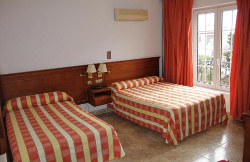 Colmenar Viejo House | Cozy Gran Hostal El Chiscón: Pet-Friendly & Family Approved