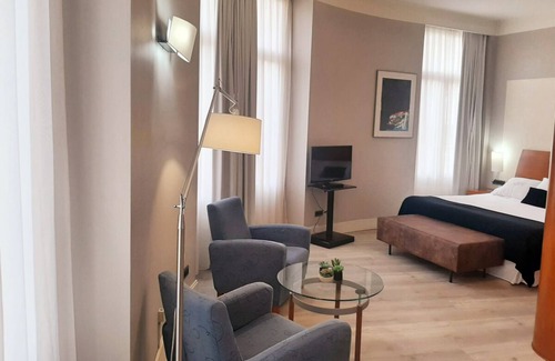 Albacete Hotel | Elegant Gran Hotel Albacete: Spa & Restaurant Awaits