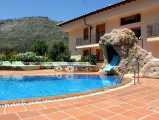 Arroyo Frio Hotel | Relax at Hotel Balneario Parque de Cazorla - 4-Star Retreat