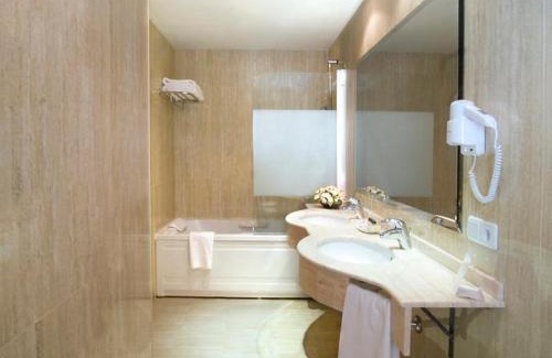 Arroyo Frio Hotel | Relax at Hotel Balneario Parque de Cazorla - 4-Star Retreat