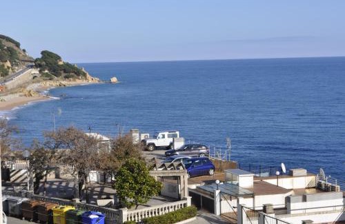 Sant Pol De Mar Hotel | Discover Gran Sol Hotel: Pet-Friendly Retreat with Pool