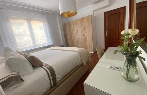 Centro Apartment | Prime Gran Via Location with Air Conditioning & Breakfast
