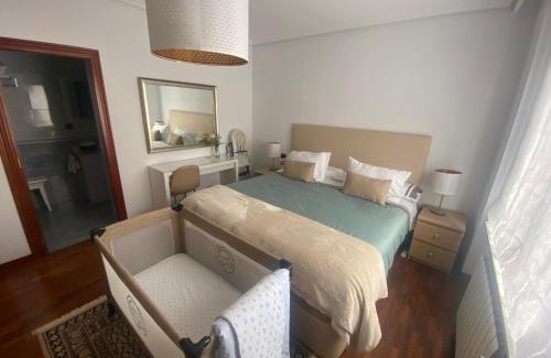Centro Apartment | Prime Gran Via Location with Air Conditioning & Breakfast