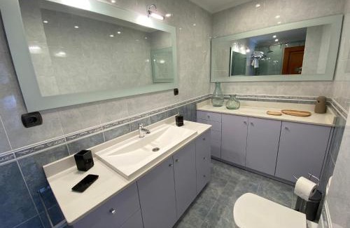 Centro Apartment | Prime Gran Via Location with Air Conditioning & Breakfast