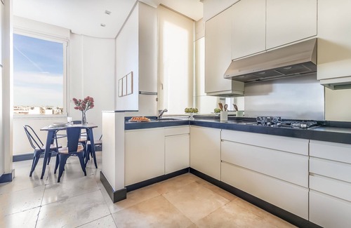 Justicia Apartment | Gran Via Luxe - Breathtaking Views & Premier Amenities