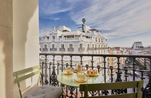 Justicia Apartment | Gran Via Luxe - Breathtaking Views & Premier Amenities
