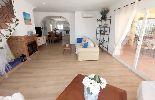 L Almadrava Ski Chalet | GRAN VILLA DE 5 DORMITORIOS CON PISCINA PRIVADA CERCA DE LA PLAYA