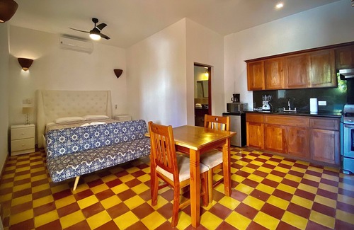 Granada Apartment | Convenient Granada Apartment #2 Near Calle La Calzada