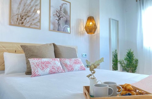 Alhendin Apartment | Top-Rated Granada Bed&Suite with Pool & Hot Tub Access